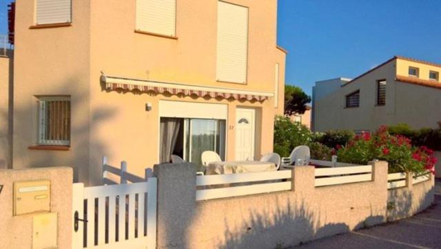 Appartement 7 personnes face mer 7BLION37 Le Barcarès Extérieur photo